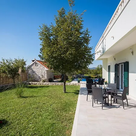 Mery Villa